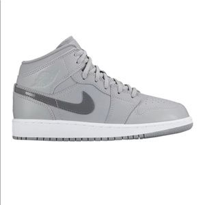 Nike Air Jordan 1 Mid BG Wolf Grey — like new
